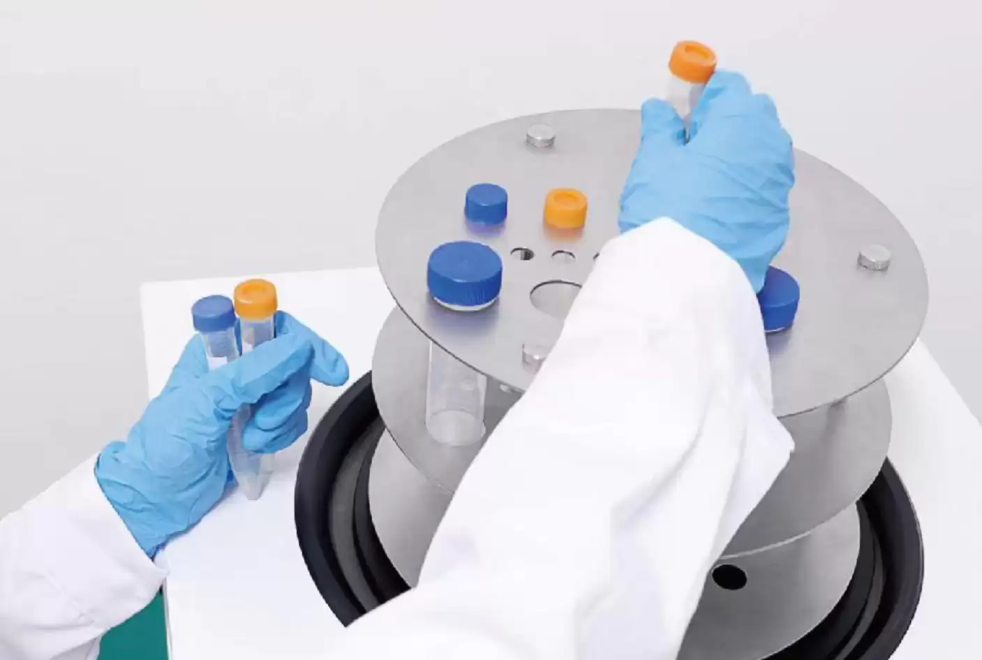 Sample Shelves: Taking and Placing in Layers Sample Shelves: Taking and Placing in Layers, More Convenient: Each shelf can be placed and taken freely without manual